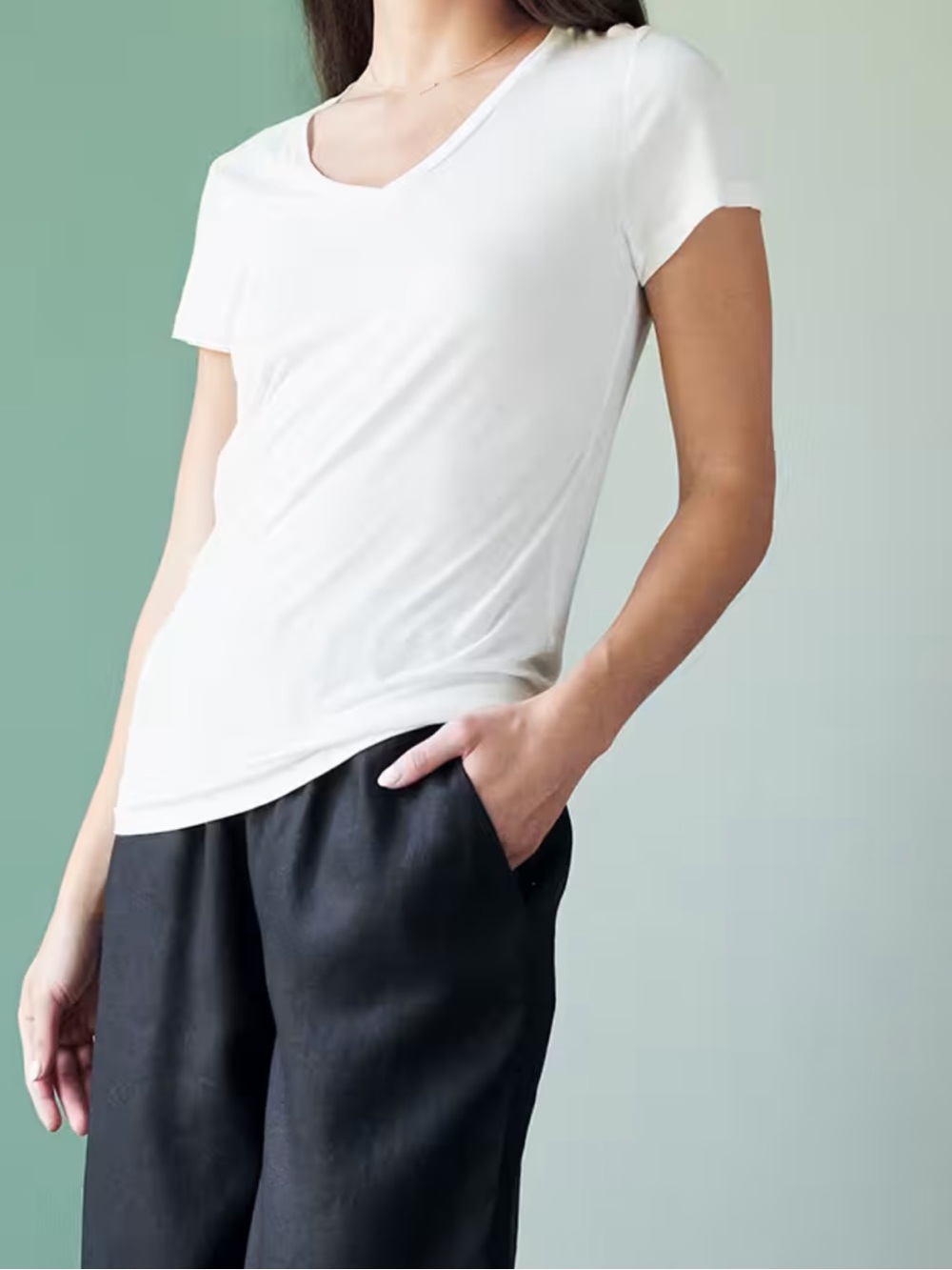 NWOT Quince Cotton /Modal V-Neck Tee Shirt Size Medium